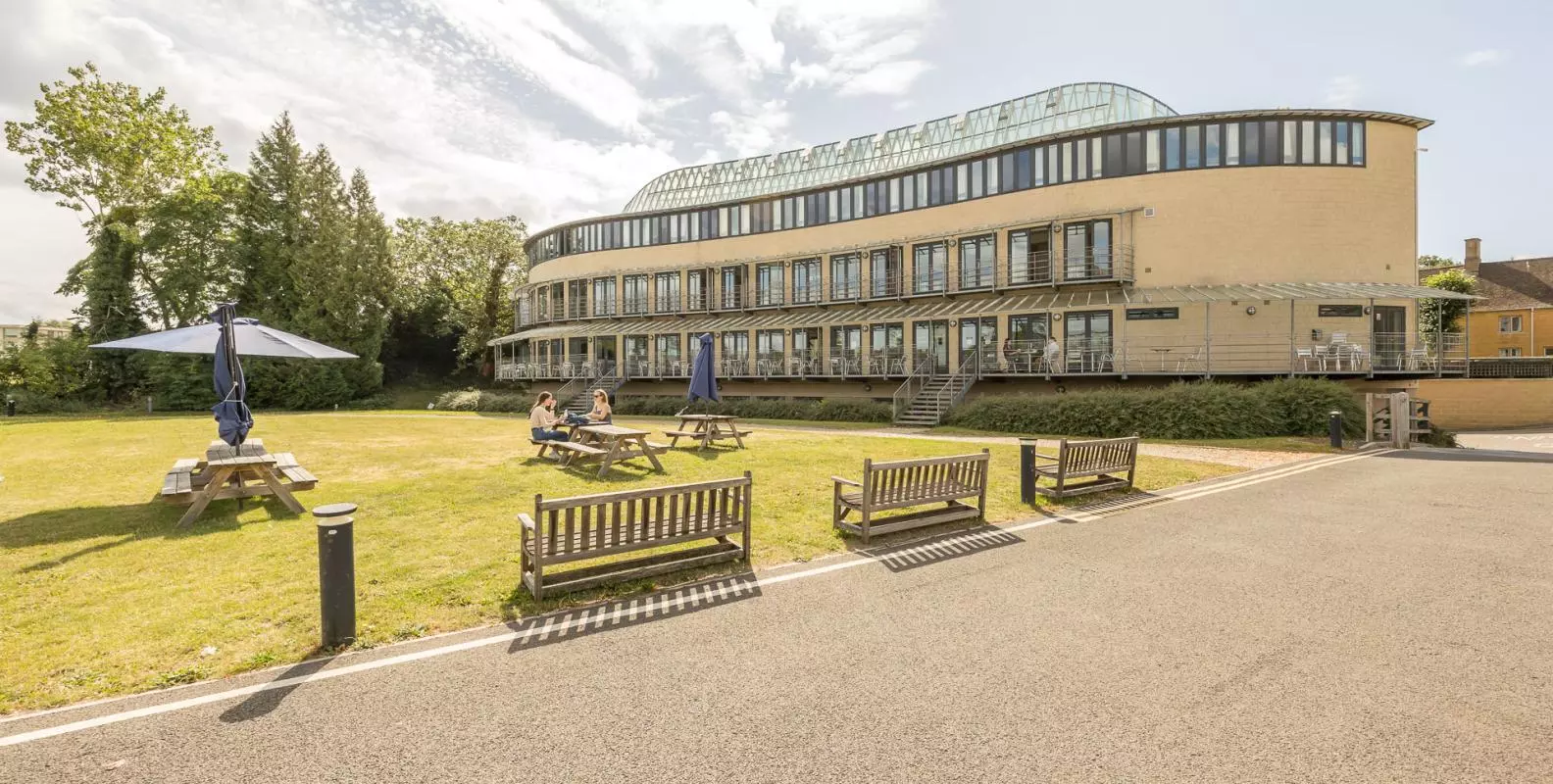 uni club exterior